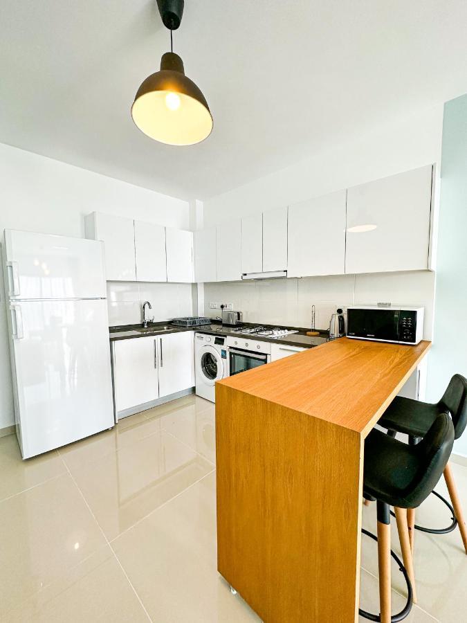 Luxury Sea View Two Bedroom Apartment In Caesar Resort & Spa, Long Beach Perivolia tou Trikomou Экстерьер фото