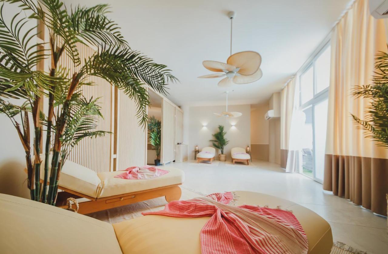 Luxury Sea View Two Bedroom Apartment In Caesar Resort & Spa, Long Beach Perivolia tou Trikomou Экстерьер фото